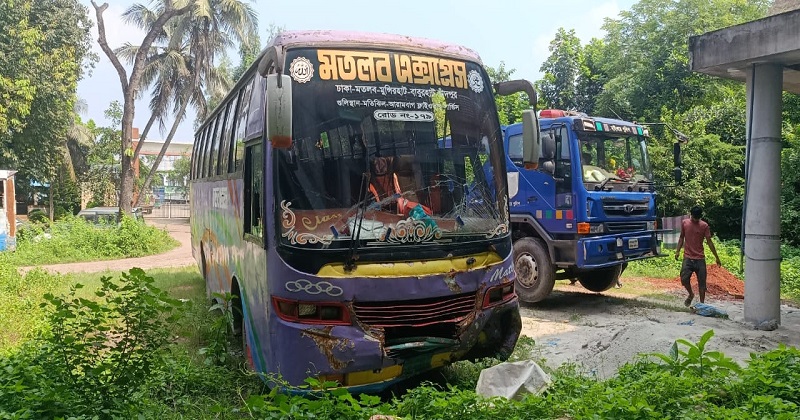 যাত্রীবাহী বাস ও অটোরিকশার সংঘর্ষে নারী নিহত