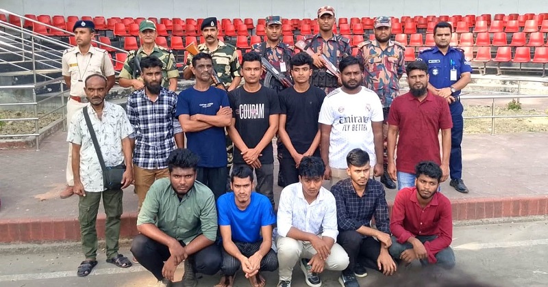 দেশে ফিরল উদ্ধার হওয়া ১২ বাংলাদেশি নাবিক