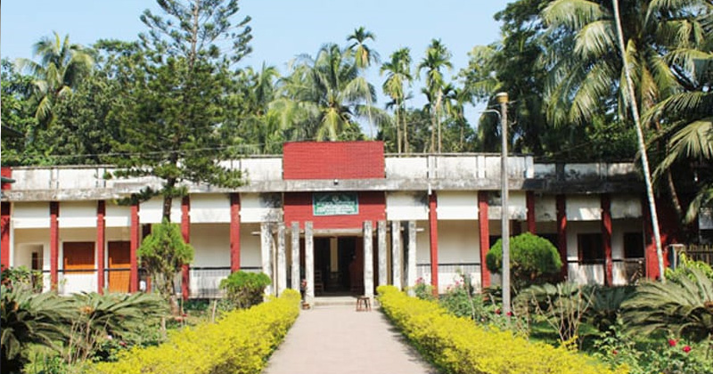 কালের সাক্ষী চাখার জাদুঘর । ছবি : প্রতিনিধি