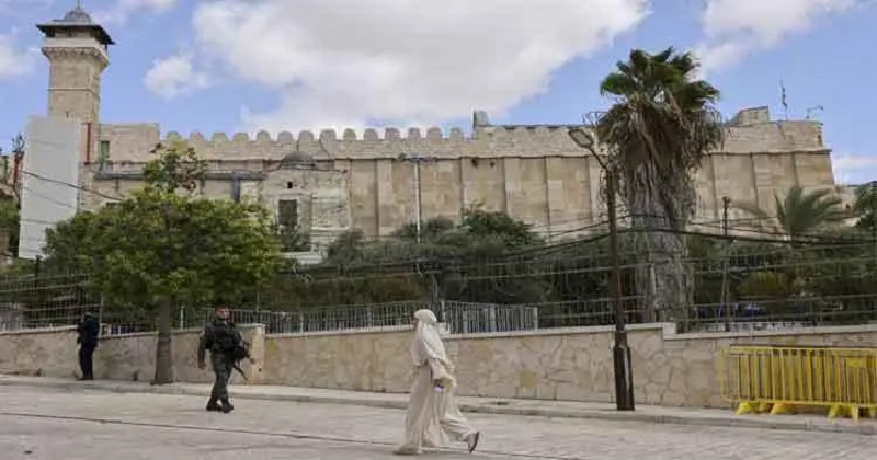 ইবরাহিমি মসজিদ বন্ধ করে মুসলিমদের ওপর কারফিউ দিল ইসরায়েল