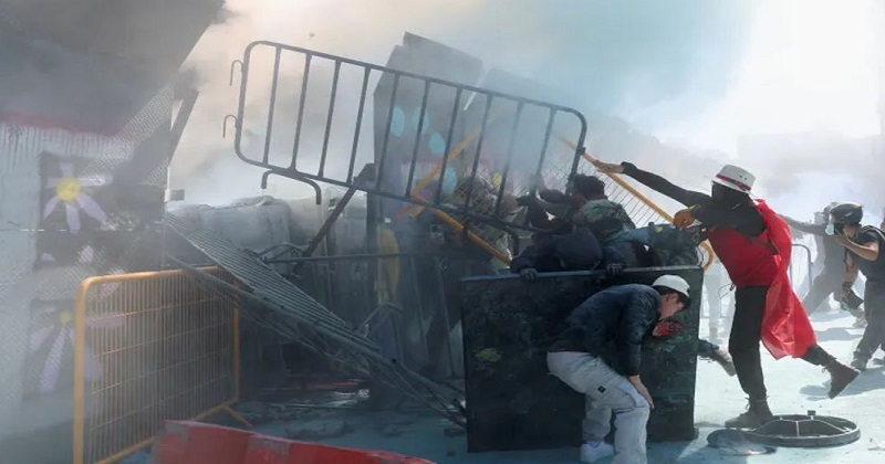 জেন-জির বিক্ষোভে উত্তাল মেক্সিকো, প্রেসিডেন্টের পদত্যাগের দাবি