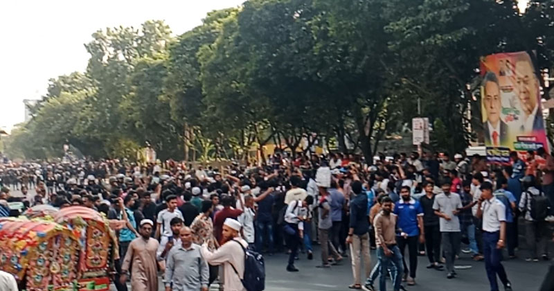 মিছিল, ধাওয়া-পাল্টা ধাওয়া ও সাউন্ড গ্রেনেডে উত্তপ্ত ছিল ধানমন্ডি ৩২
