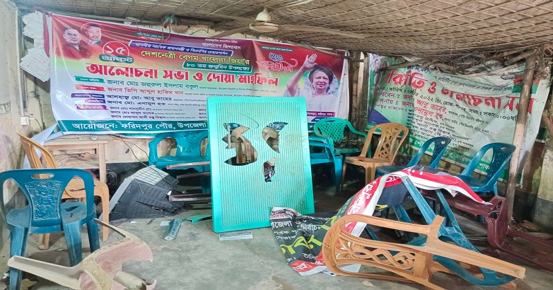 পাবনায় বিএনপির পার্টি অফিস ভাঙচুর, ককটেল ও গুলিবর্ষণ