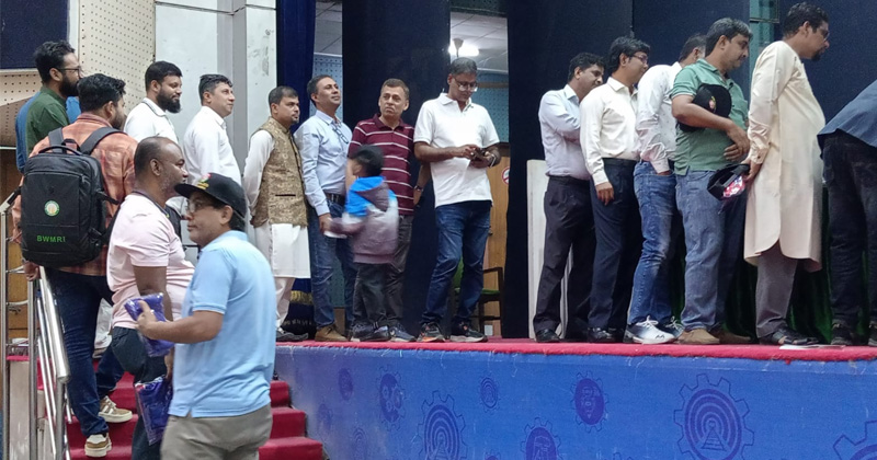 ছবি : খোলা কাগজ