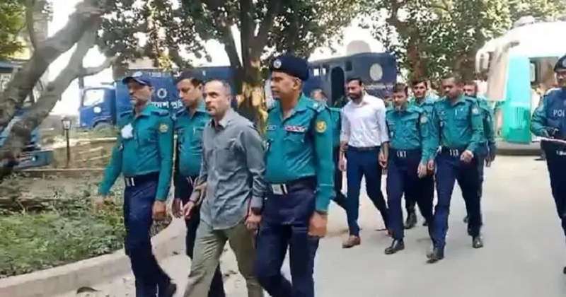 কড়া নিরাপত্তার ট্রাইব্যুনালে হাজির ২ সেনা কর্মকর্তা 