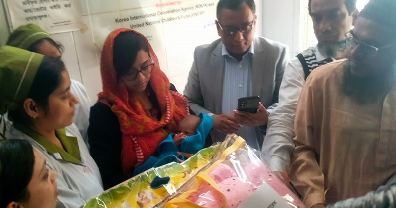 খুলনা মেডিকেলে পরিত্যক্ত নবজাতকের পাশে তারেক রহমান