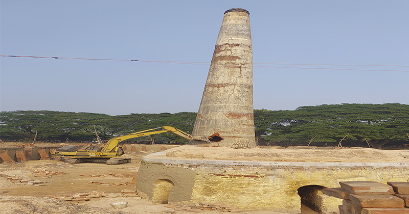 দামুড়হুদায় ৪টি ইটভাটা গুড়িয়ে দলো পরিবেশ অধিদপ্তর