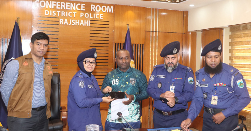 রাজশাহীতে ৬০ হারানো মোবাইল ফোন ফিরে পেলেন মালিকরা