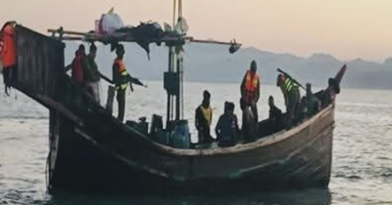 দুই ট্রলারসহ সেন্টমার্টিনে ১২ জেলেকে ধরে নিয়ে গেছে আরাকান আর্মি