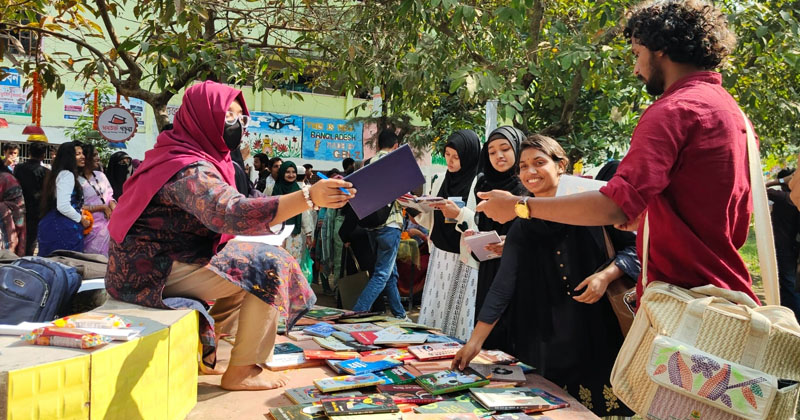 ছবি : খোলা কাগজ