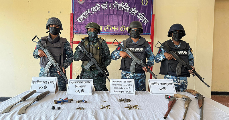 টেকনাফে যৌথ অভিযানে গোলাবারুদসহ আগ্নেয়াস্ত্র উদ্ধার 