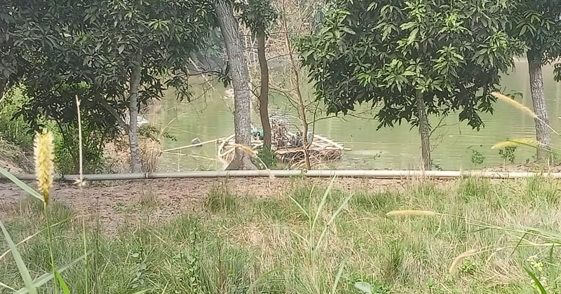 সালথায় ড্রেজার দিয়ে বালু উত্তোলন, হুমকিতে পাকা সড়ক