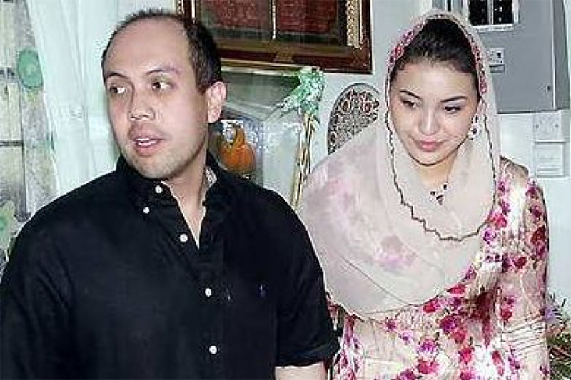  মালয়েশিয়ার কেলান্তান রাজ্যের রাজপুত্র টেংকু মুহাম্মদ ফাখরি পেত্রা এবং মানোহারা ওডেলিয়ার পুরোনো ছবি