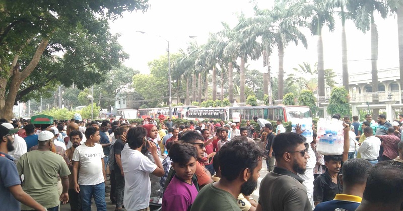 ইশরাকপন্থিদের বিক্ষোভ