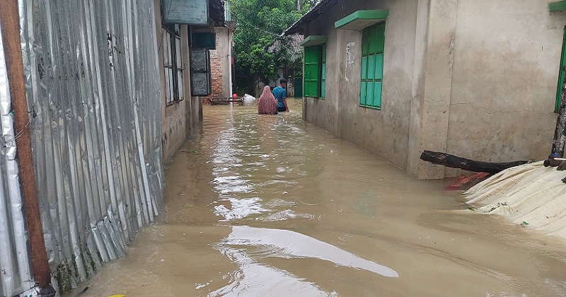 ফেনীতে বন্যা। ছবি : প্রতিনিধি