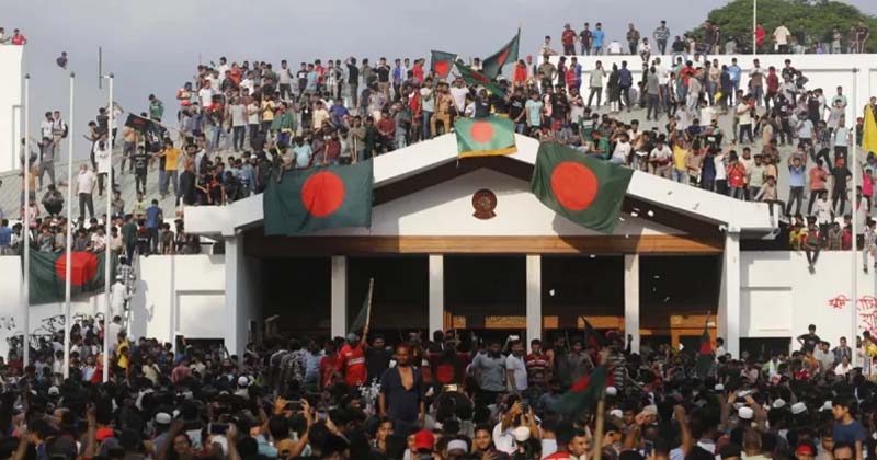 গণভবনে ছাত্র-জনতা