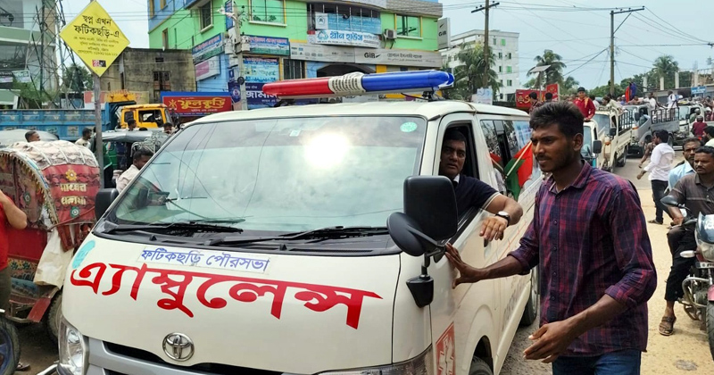 পৌরসভার অ্যাম্বুলেন্স রাজনৈতিক কাজে ব্যবহার
