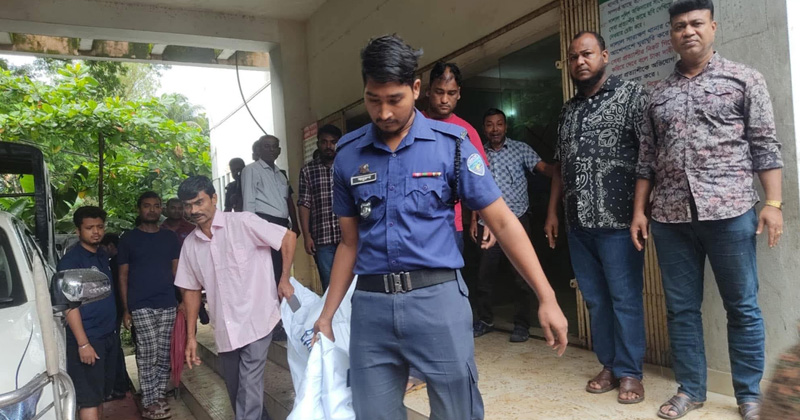 থানা হাজত থেকে লাশটি উদ্ধার। ছবি : খোলা কাগজ