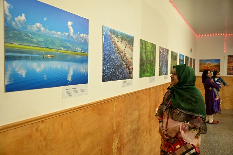ছবি: খোলা কাগজ