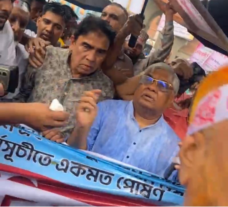 ছবি : খোলা কাগজ