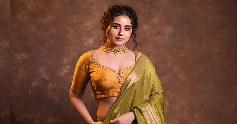 মোহনীয় লুকে অভিনেত্রী স্বস্তিকা দত্ত