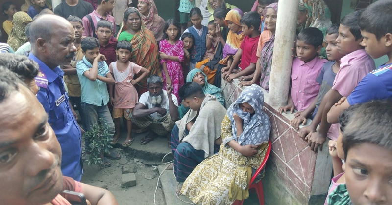 ছবি : খোলা কাগজ