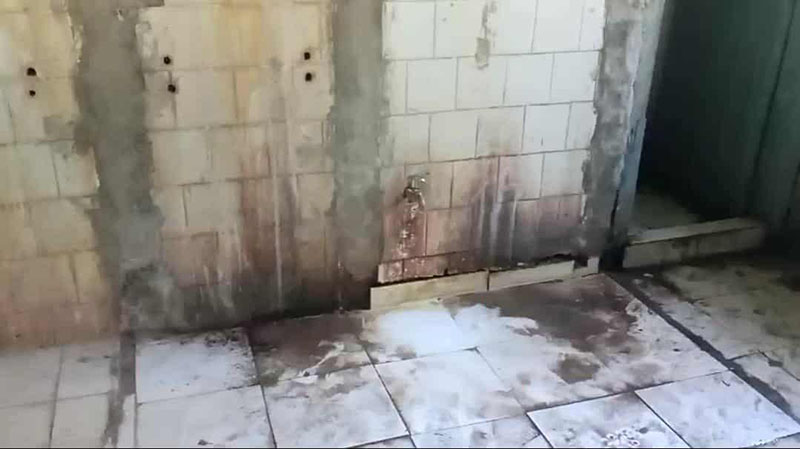 লোহাগাড়া উপজেলা স্বাস্থ্য কমপ্লেক্সের অস্বাস্থ্যকর চিত্র | ছবি : খোলা কাগজ