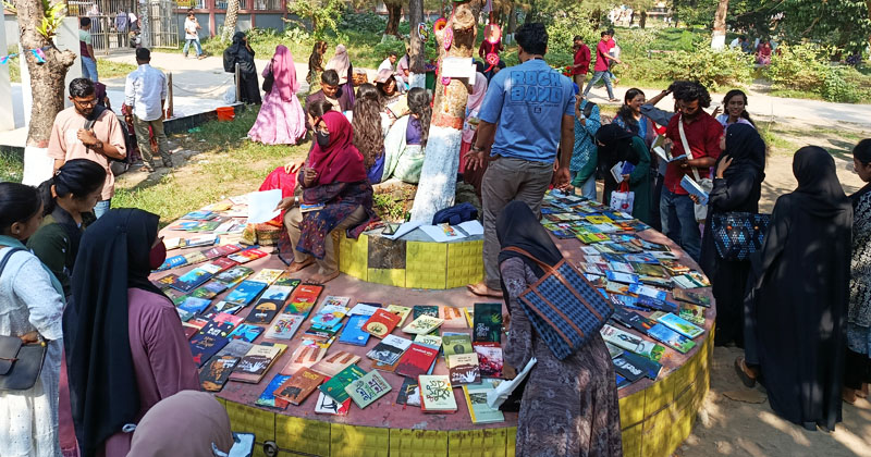 ছবি : খোলা কাগজ